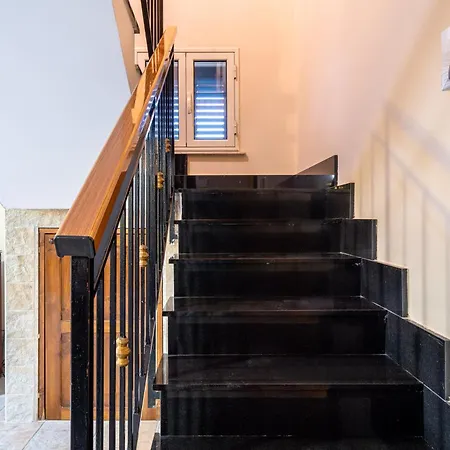 Mariavittoria Villa *